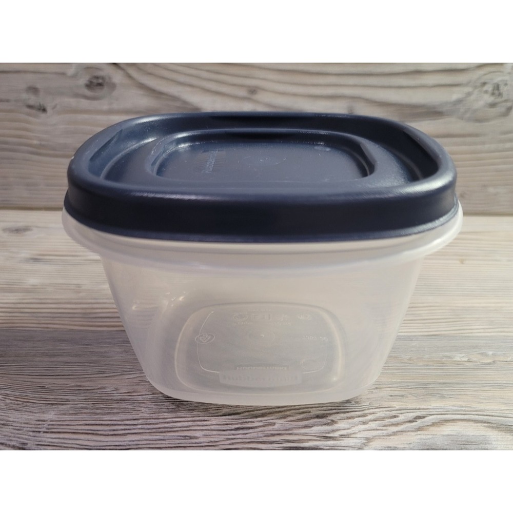 Rubbermaid blue top container small 2 cups. Plastic stack and seal
